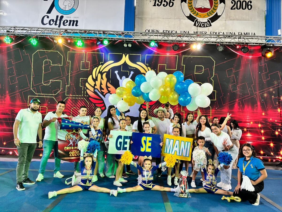 Nuestro equipo de porras en el festival Colfem